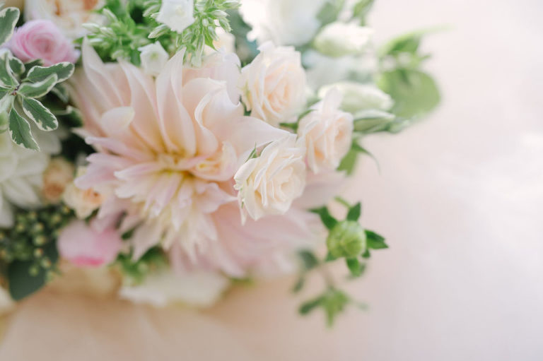 Vineyard wedding style | Blush bouquet | Wedding Planner http://www.rubyrefinedevents.com/ | Flower597 | Strokes Photography